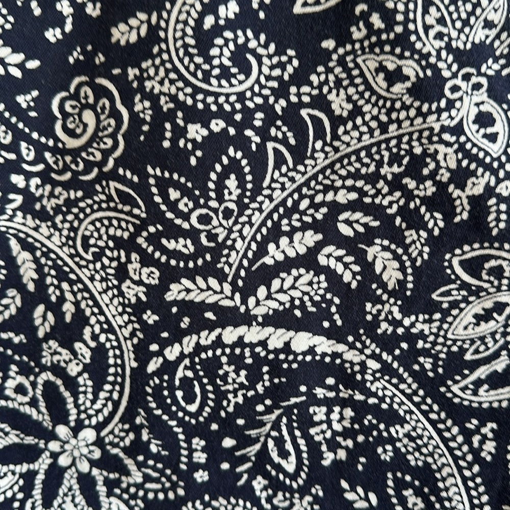 Talbots navy and white paisley The Weekend stretch shorts, size 14 - Picture 2 of 8